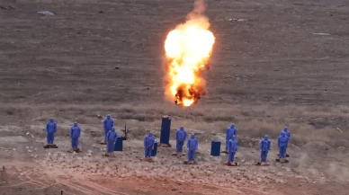 Türkiye'den bir ilk daha: İHA KARGU sürüsü canlı mühimmatla tam isabetle vurdu!