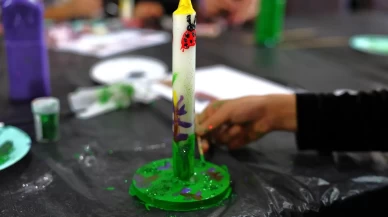 Üç kuşak mum boyama atölyesinde buluştu