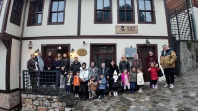 10 Ocak Çalışan Gazeteciler Günü’nde çocuklar Basın Onur Günü hakkında bilgi edindi, medya bilinci kazandı