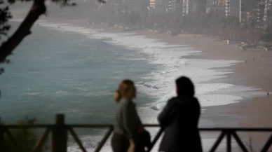 Fırtına sonrası Konyaaltı'nda ilginç görüntüler