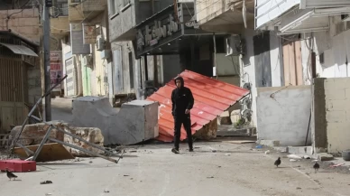 İsrailli yerleşimciler Kudüs yakınlarında Filistinlilerin araçlarını ateşe verdi