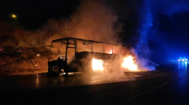 Otoyolda 39 yolcusu bulunan otobüs alev alev yandı