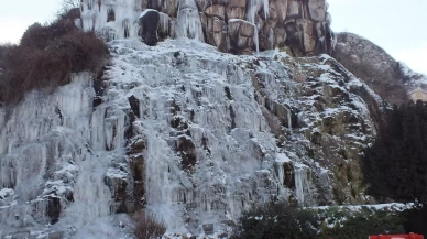 Tokat'ta yapay şelale buz tuttu
