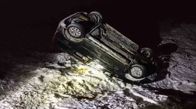 Virajda kontrolden çıktı! Araç şarampole devrildi