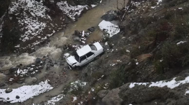 Kar yağışı kazaya neden oldu: Hatay’da araç uçuruma yuvarlandı