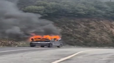 Eyüpsultan’da hareket halindeki panelvan yandı