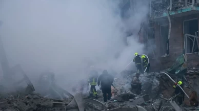 Rusya, Harkov'da 5 katlı binayı vurdu