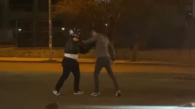 Ankara'da sürücüden dehşet anları! Motosikletliye saldırı anı kamerada