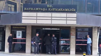 Bayrampaşa Kaymakamlığı'nda yangın: Vatandaşlar tahliye edildi
