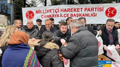 Çankaya sokaklarında kandil bereketi! MHP teşkilatı vatandaşla buluştu