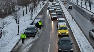 9 araç birbirine girdi, trafik felç oldu
