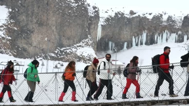 Ağrı’daki Murat Kanyonu kış manzarasıyla ziyaretçilerini karşılıyor