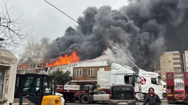 Alevler yükseldi, otel tahliye edildi!