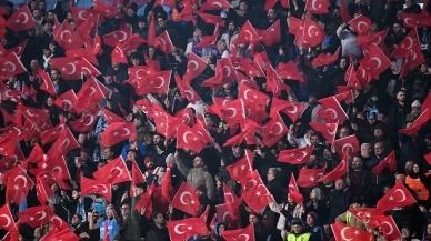 Trabzonspor tribünleri Türk bayraklarıyla donatıldı