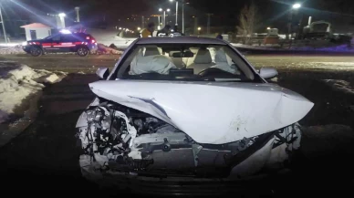 Bingöl’de gece yolunda korku dolu olay! Otomobil domuz sürüsüne daldı