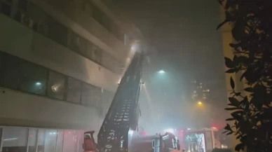 Beyoğlu'nda otel yangını: Mahsur kalan 3 kişiyi çalışanlar kurtardı!
