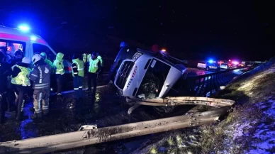 İstanbul'da minibüs devrildi