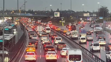 İstanbul’da ilk iftar günü trafiği kilitlendi: Yoğunluk yüzde 85’e ulaştı