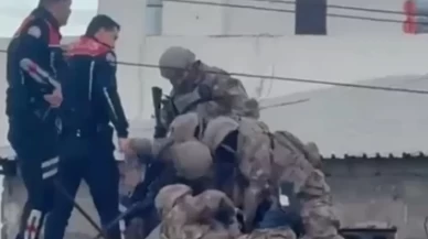 Adana’da "Dedikodu" dehşeti: Eski iş yerini bastı, 4 kişiyi vurup çatıya çıktı!