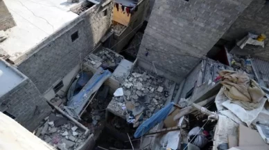 Pakistan'da bir bina havaya uçtu