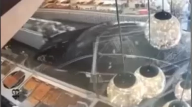 Ankara'da otomobil pastaneye daldı! Kazanın güvenlik kamerası görüntüleri ortaya çıktı