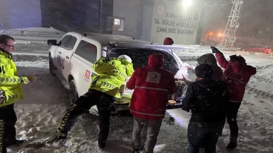 Yoğun kar ulaşımı durdurdu! Tokat-Sivas yolunda destek ekipleri sahada