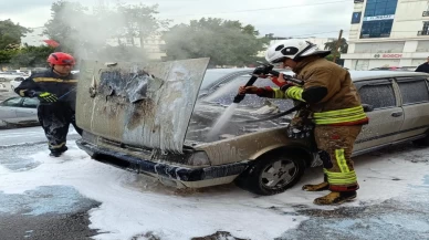 Hatay'da korkutan olay! Park halindeki otomobil alev aldı