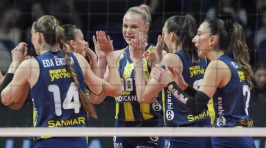 Sultanlar Ligi'ndeki derbide Fenerbahçe Kadın Voleybol Takımı, Galatasaray'ı set vermeden geçti