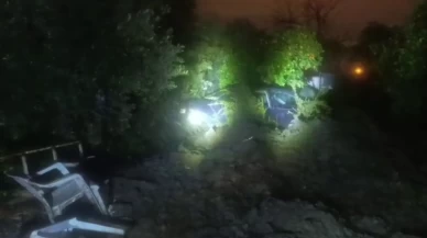 Hatay'da heyelan ulaşımı felç etti! Ev ve araç zarar gördü