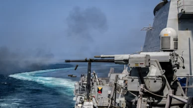 Umman Denizi'nde dev tatbikat: ABD donanması gerçek mühimmatla vurdu