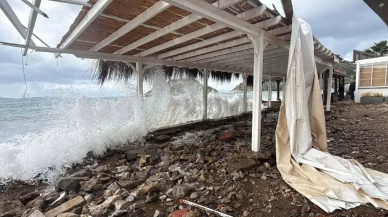 6 metrelik dalgalar camları tuzla buz etti