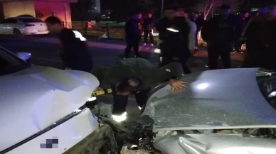 Mardin'de feci kaza! İki otomobil çarpıştı