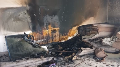 Hakkari'de gece yarısı alevler yükseldi! Mahalleli ve ekipler seferber oldu