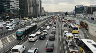 İstanbullular yolda kaldı! İftar saatinde trafik yoğunluğu zirve yaptı