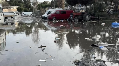 Sağanak vurdu, çöpler yola taştı: CHP’li belediyeye tepki yağdı