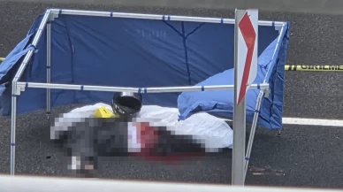 Bariyerlere çarpan motosiklet sürücüsü otobüsün altında kaldı