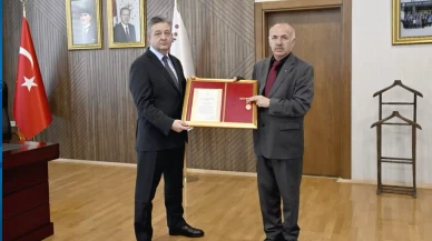 Depremde kaybolan gazilik madalyası yeniden verildi