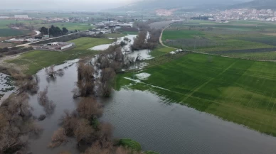 Karacabey'de Çapraz Çayı taştı: Harmanlı kara yolu ile Harmanlı Köprüsü ulaşıma kapandı