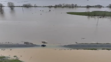 Edirne’de Tunca Nehri taştı: Kırmızı alarm verildi, tarihi köprüler kapatıldı!