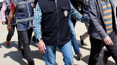 Banka kartları ve kaşeler ele geçirildi