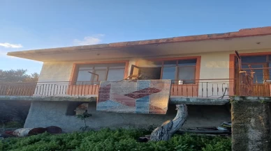 Antalya'da tek katlı evde çıkan yangın faciayla sonuçlandı! 84 yaşındaki kadın mahsur kaldı