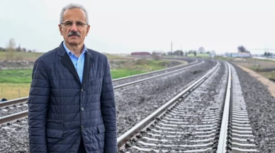 Bakan Uraloğlu duyurdu: İki havalimanı demiryoluyla birleşiyor! Yılda 33 milyon yolcu taşıyacak