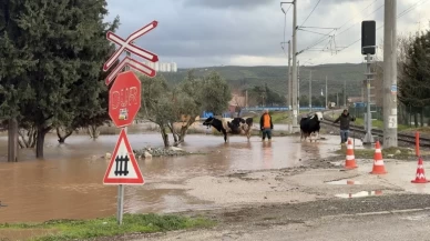 Sağanak bir anda bastırdı, 20 dakikada şehri felç etti
