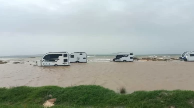 Çanakkale'de fırtına alarmı! Ezine'de karavanlar su altında kaldı