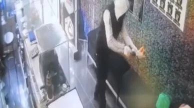 Gaziantep'te kuyumcu soygunu güvenlik kamerasında: Biber gazıyla etkisiz hale getirdiler!