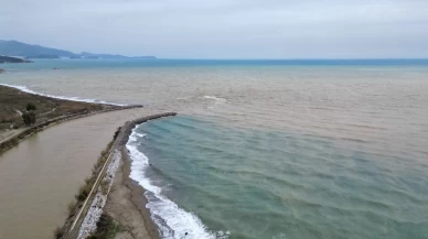 Mersin’de yağışlar, Akdeniz’i kahverengiye boyadı!