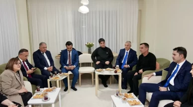 Bakan Kurum’dan depremzede aileye anlamlı ziyaret!