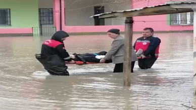 Akdeniz'i sağanak yıktı geçti: Çatılar uçtu, evleri su bastı!