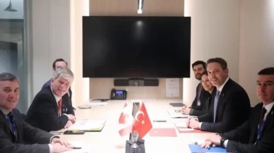 Bakan Bayraktar Kanada Enerji Bakanı Hodgson ile bir arada