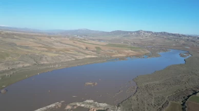Sivas'ta Kızılırmak yatağına sığmadı! Gemerek'te her yer göl oldu